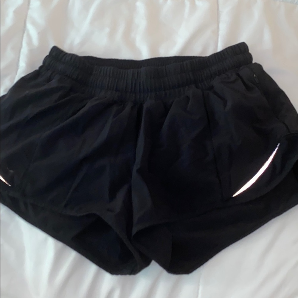 lululemon hotty hot shorts *2.5"